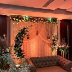 Golden Glow – Romantic Floral Dream